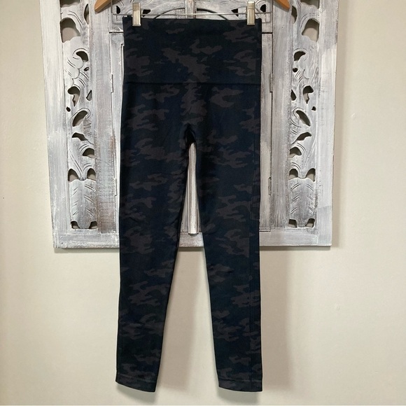 Spanx EcoCare Seamless Leggings Black Camo - Picture 6 of 11